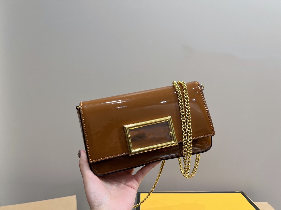 2023 New Chain Bag Single Shoulder Crossbody Women's Fashion Lacquer Leather Summer Simple and Versatile, Black
2023 New Chain Bag Single Shoulder Crossbody Women's Fashion Lacquer Leather Summer Simple and Versatile, Black