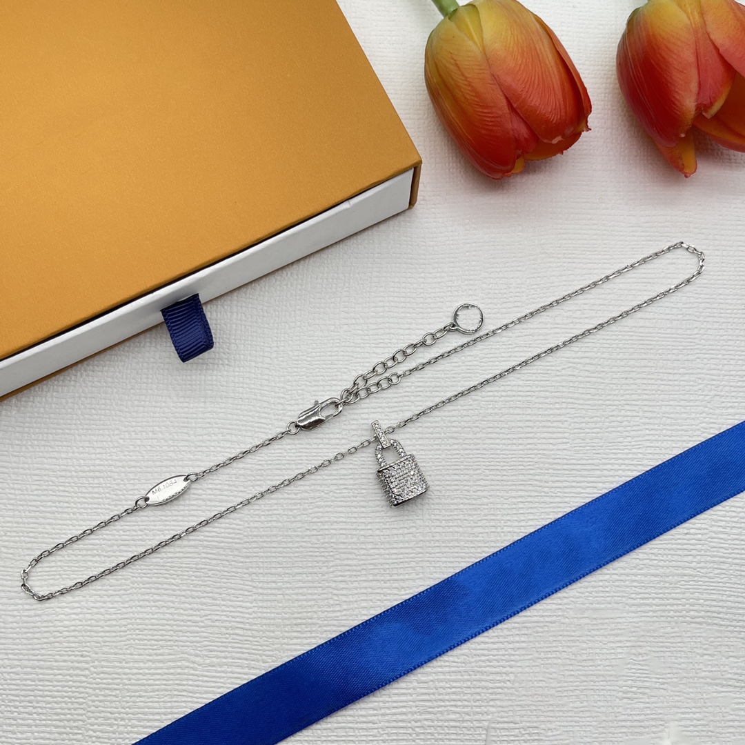Women Luxury Designer Pendant Necklaces Louisity Brand Fashion Jewelry Metal Letter Viutonity Crystal For Woman Trend Chains Necklace cjeweler 2ertr
Women Luxury Designer Pendant Necklaces Louisity Brand Fashion Jewelry Metal Letter Viutonity Crystal For Woman Trend Chains Necklace cjeweler 2ertr