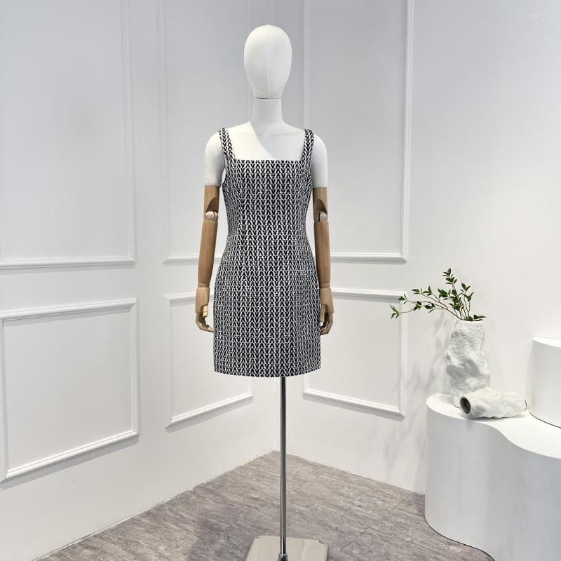 Casual Dresses Top Quality Fall Vintage Black V Letter Print Tweed Sleeveless Tank Slim Mini Dress For Elegant Women
Casual Dresses Top Quality Fall Vintage Black V Letter Print Tweed Sleeveless Tank Slim Mini Dress For Elegant Women