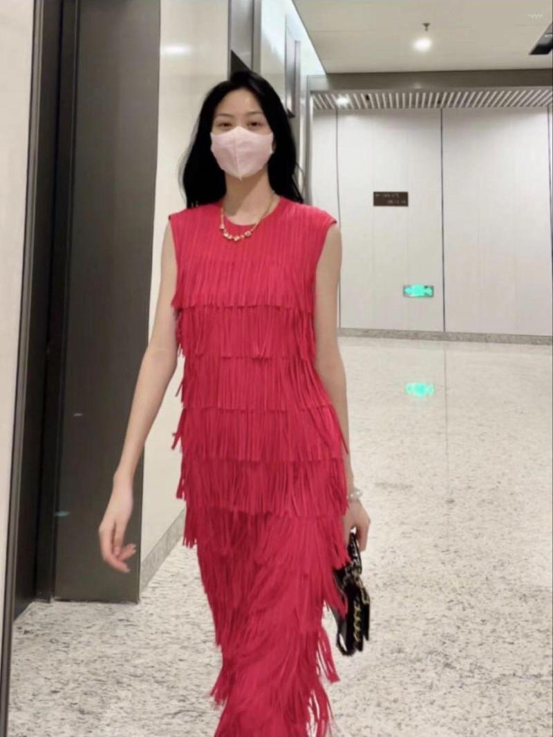 Casual Dresses Miyake Pleated Dress European Wind High-end Fashion Temperament Tassel Splicing Sleeveless Round Neck Thin Women's Long, Rose short sleeve
Casual Dresses Miyake Pleated Dress European Wind High-end Fashion Temperament Tassel Splicing Sleeveless Round Neck Thin Women's Long, Rose short sleeve