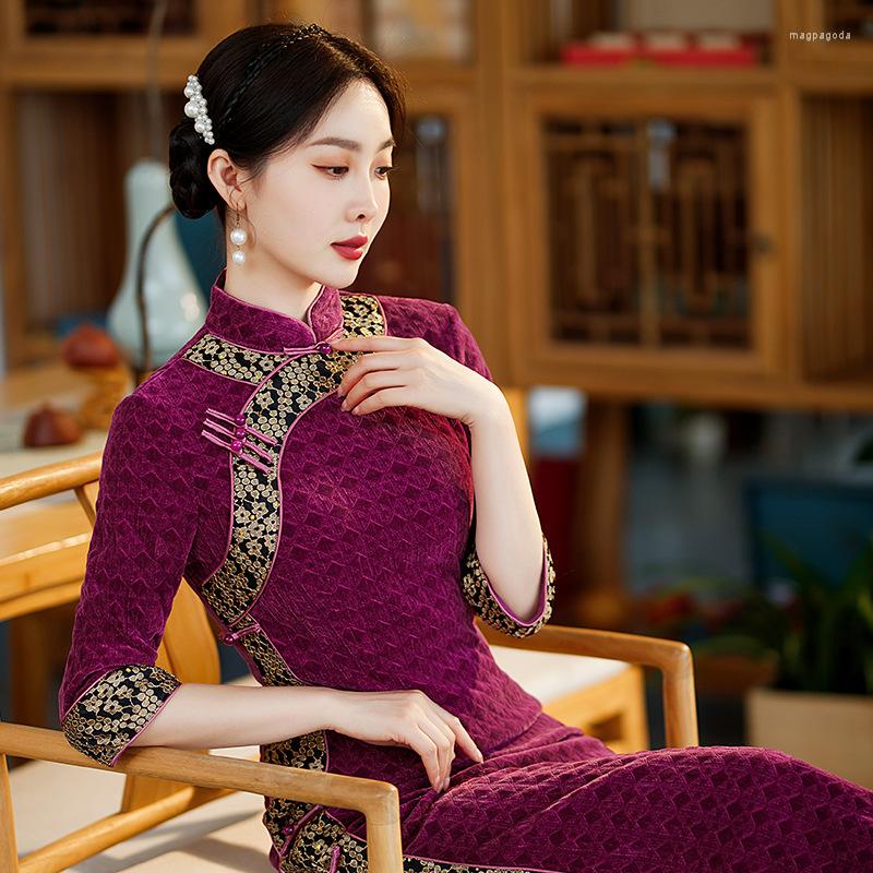 Ethnic Clothing Purple Velvet Qipao Dress Large Size 3XL 4XL 5XL Vestidos Embroidery Flower Vintage Chinese Cheongsam Daily Banquet Gown
Ethnic Clothing Purple Velvet Qipao Dress Large Size 3XL 4XL 5XL Vestidos Embroidery Flower Vintage Chinese Cheongsam Daily Banquet Gown