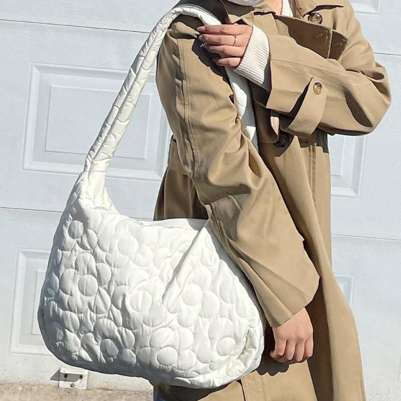 Evening Bags Pleated Bubble Shoulder Crossbody Bag Large Capacity Messenger Handbag Cotton Padded Zipper For Autumn Winter Lady Girls, Picture shown
Evening Bags Pleated Bubble Shoulder Crossbody Bag Large Capacity Messenger Handbag Cotton Padded Zipper For Autumn Winter Lady Girls, Picture shown