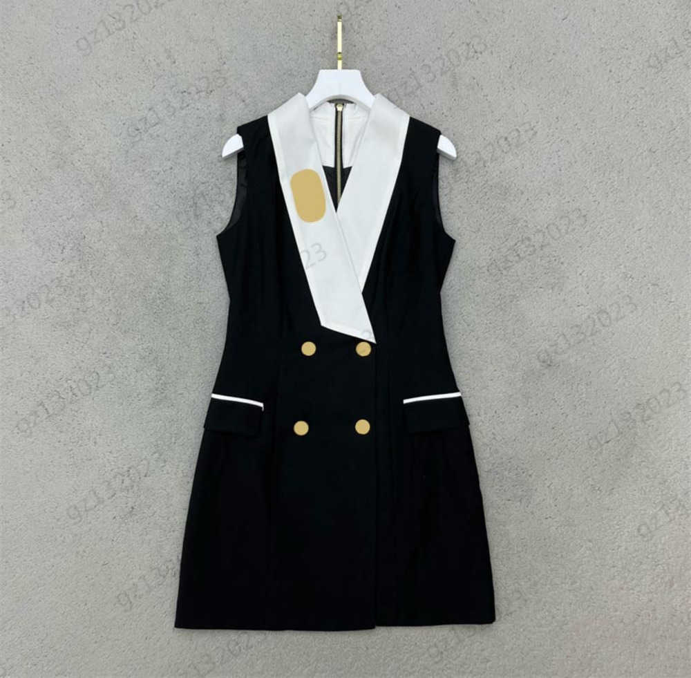 Brand Dresses Stereo Brooch Color Contrast Double Row Button Open Sleeveless Dress Contrasting Neckline Design V-neck Slimming Maxiskit Commuting Style Dress 1970
Brand Dresses Stereo Brooch Color Contrast Double Row Button Open Sleeveless Dress Contrasting Neckline Design V-neck Slimming Maxiskit Commuting Style Dress 1970