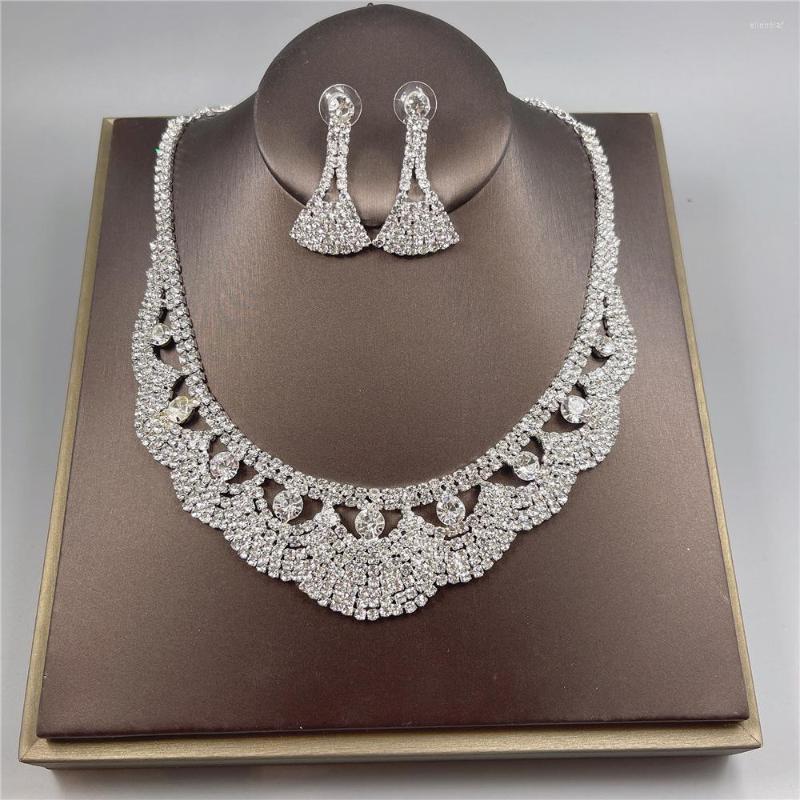 Chains Selling Luxury Necklace Earrings Bridal Wedding Jewelry Set Fashion Rhinestone Shiny Round Wholesale
Chains Selling Luxury Necklace Earrings Bridal Wedding Jewelry Set Fashion Rhinestone Shiny Round Wholesale