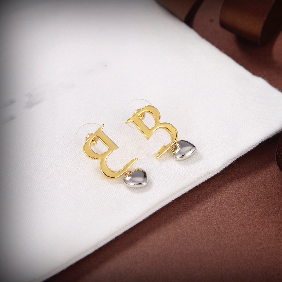 Women Luxury Letter BB Stud Earrings Designer Brand Earing Fashion Jewelry Metal Crystal Pearl Earring cjeweler For Women's Gift ohrringe derre
Women Luxury Letter BB Stud Earrings Designer Brand Earing Fashion Jewelry Metal Crystal Pearl Earring cjeweler For Women's Gift ohrringe derre