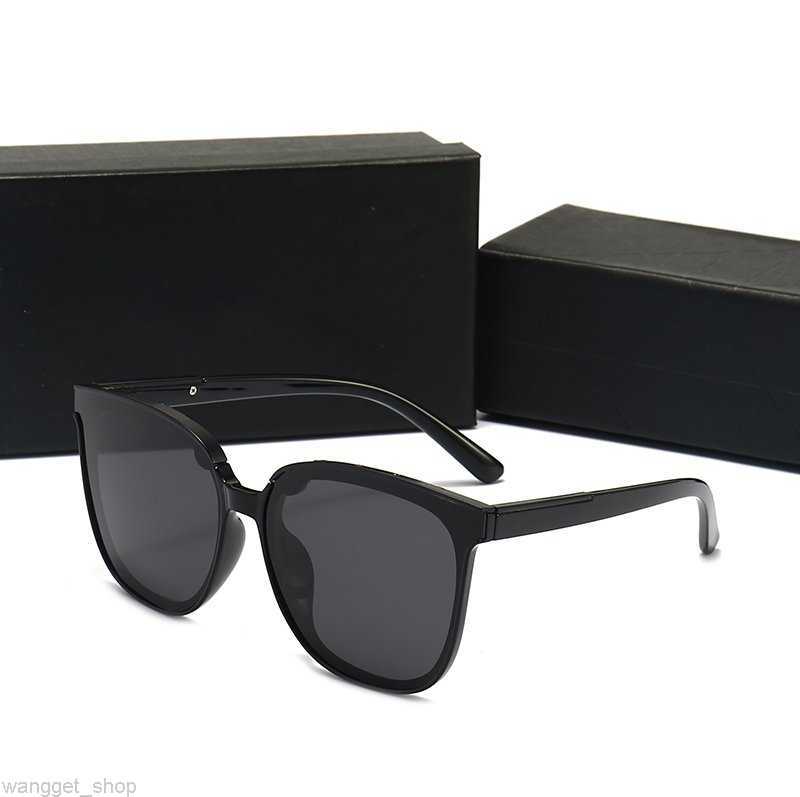 Fashion Designers Sunglasses Men Women Top Hardware Anti-UV Polarized UV400 Lenses Cat Eye Travel Beach Island Outdoor Sports Unisex Eyewear glass
Fashion Designers Sunglasses Men Women Top Hardware Anti-UV Polarized UV400 Lenses Cat Eye Travel Beach Island Outdoor Sports Unisex Eyewear glass