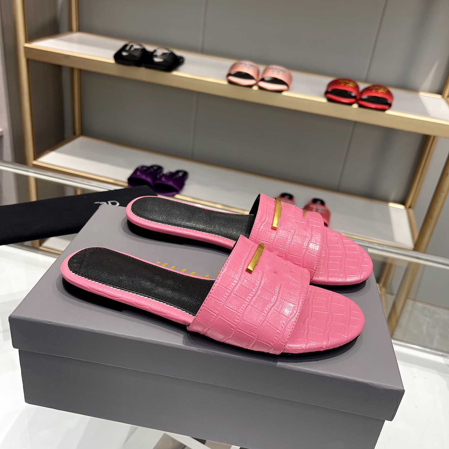 Designer cartoon big head slippers beach slippers Hotel bathing ladies sexy sandals classic flat heel summer lazy fashion leather ladies skate shoes., White
Designer cartoon big head slippers beach slippers Hotel bathing ladies sexy sandals classic flat heel summer lazy fashion leather ladies skate shoes., White