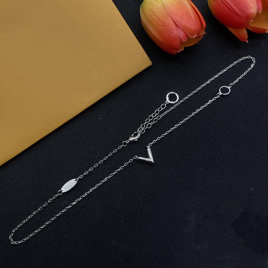 Women Luxury Designer Pendant Necklaces Louisity Brand Fashion Jewelry Metal Letter Viutonity Crystal For Woman Trend Chains Necklace cjeweler fg
Women Luxury Designer Pendant Necklaces Louisity Brand Fashion Jewelry Metal Letter Viutonity Crystal For Woman Trend Chains Necklace cjeweler fg