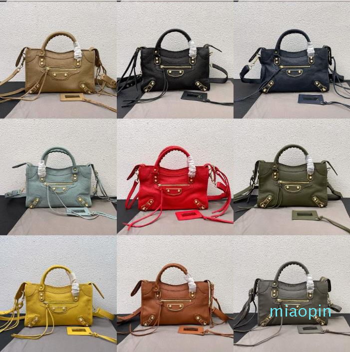 2023-Package designer handbag medium classic scooter hand bag shoulder inclined shoulder bag goatskin leather handbag, Black
2023-Package designer handbag medium classic scooter hand bag shoulder inclined shoulder bag goatskin leather handbag, Black