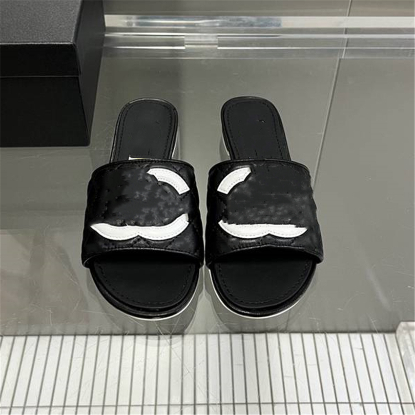 Fashion Slippers 2023 Channel Luxury Design Summer Men and Women Flat Shoes Thick Sole Leather Rubber Letter Logo Casual Cartoon Slippers 06-08
Fashion Slippers 2023 Channel Luxury Design Summer Men and Women Flat Shoes Thick Sole Leather Rubber Letter Logo Casual Cartoon Slippers 06-08