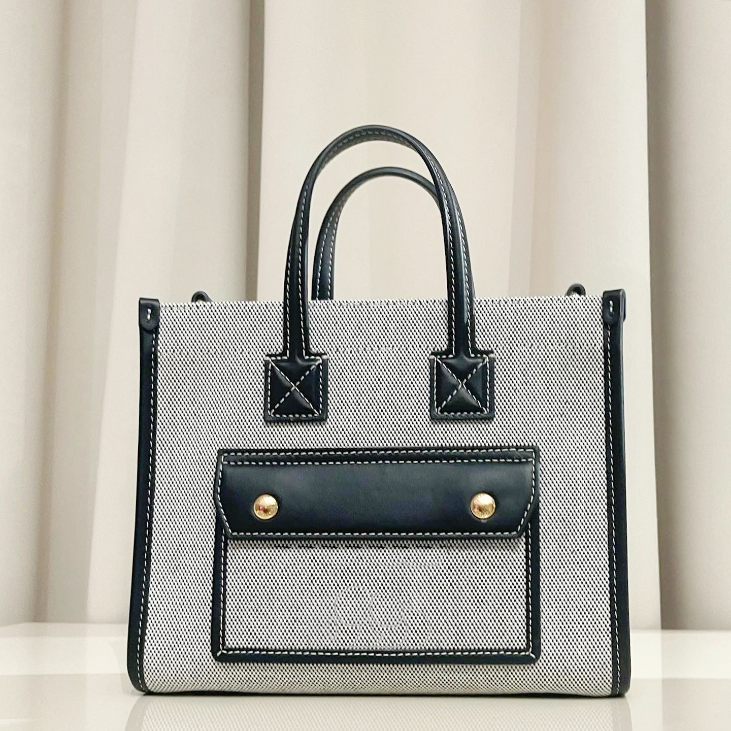 Womens Designer large capacity shopping tote bags mens two sizes Luxury Canvas Shoulder clutch handbags crossbody bag burbrerys woman top handle travel Beach Bags, Black
Womens Designer large capacity shopping tote bags mens two sizes Luxury Canvas Shoulder clutch handbags crossbody bag burbrerys woman top handle travel Beach Bags, Black