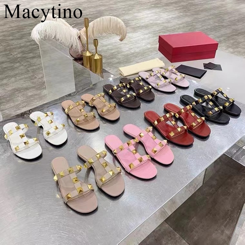 Designer 2022 Summer Slippers New Lazy Flat Slippers Round Head Rivet Casual One Word Sandals Roman brand Sandals Ladies Outerwear, Grey
Designer 2022 Summer Slippers New Lazy Flat Slippers Round Head Rivet Casual One Word Sandals Roman brand Sandals Ladies Outerwear, Grey