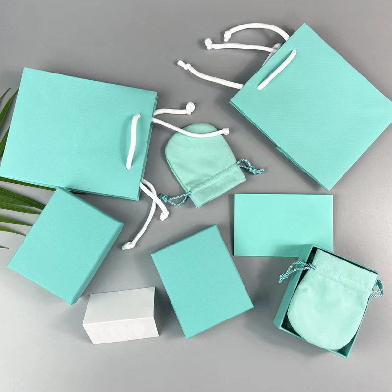 Brand Classic T-Letter Necklace Bracelet Box Fashion Luxury Designer Jewelry Box Plush Bag Handbag Set
Brand Classic T-Letter Necklace Bracelet Box Fashion Luxury Designer Jewelry Box Plush Bag Handbag Set