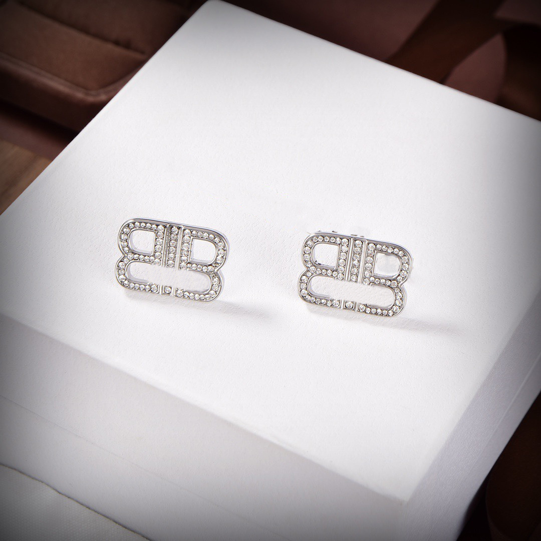Women Luxury Letter BB Stud Earrings Designer Brand Earing Fashion Jewelry Metal Crystal Pearl Earring cjeweler For Women's Gift ohrringe ddfersd
Women Luxury Letter BB Stud Earrings Designer Brand Earing Fashion Jewelry Metal Crystal Pearl Earring cjeweler For Women's Gift ohrringe ddfersd