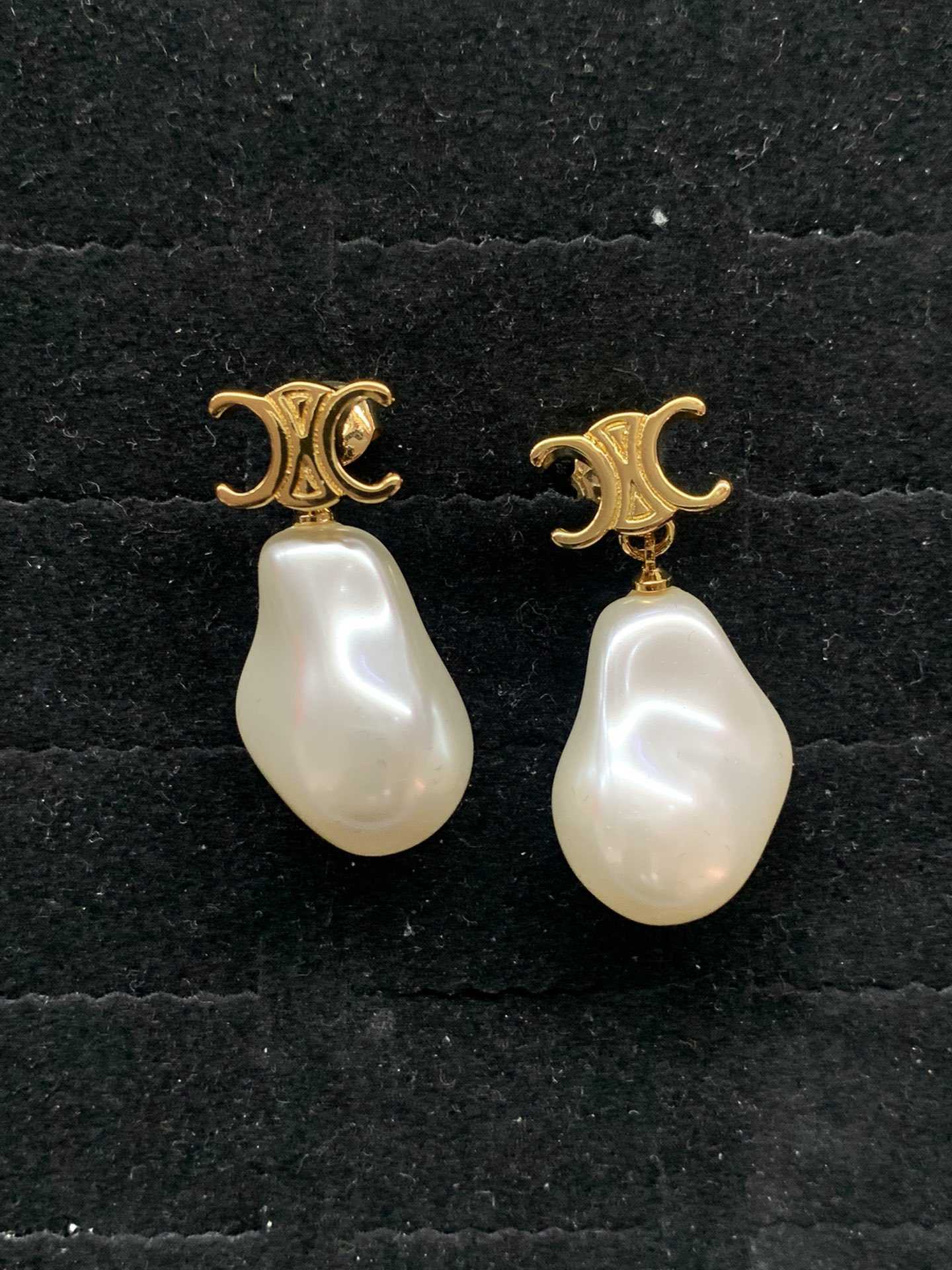 Saijia 22 new triumphal arch pearl earrings female baroque high sense temperament CEL style irregular U-shaped
Saijia 22 new triumphal arch pearl earrings female baroque high sense temperament CEL style irregular U-shaped