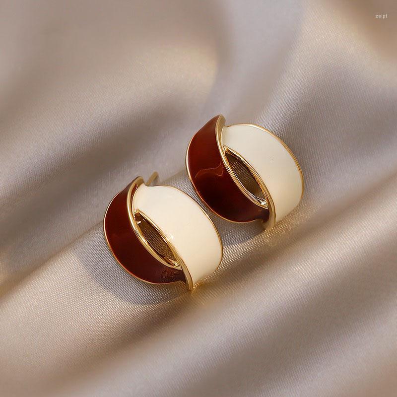 Stud Earrings Fashion Simple Geometric Double Arc Retro Niche High-end Design Exquisite Temperament Trend
Stud Earrings Fashion Simple Geometric Double Arc Retro Niche High-end Design Exquisite Temperament Trend