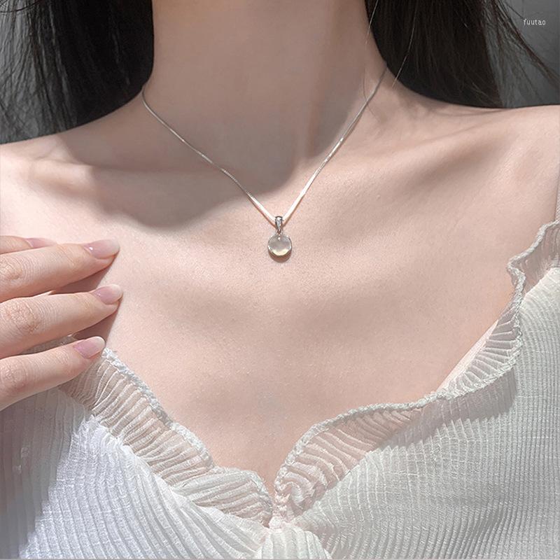 Pendant Necklaces Fashion Silver Color White Round Moonstone For Women Luxury Temperament Clavicle Chain Necklace Jewelry
Pendant Necklaces Fashion Silver Color White Round Moonstone For Women Luxury Temperament Clavicle Chain Necklace Jewelry