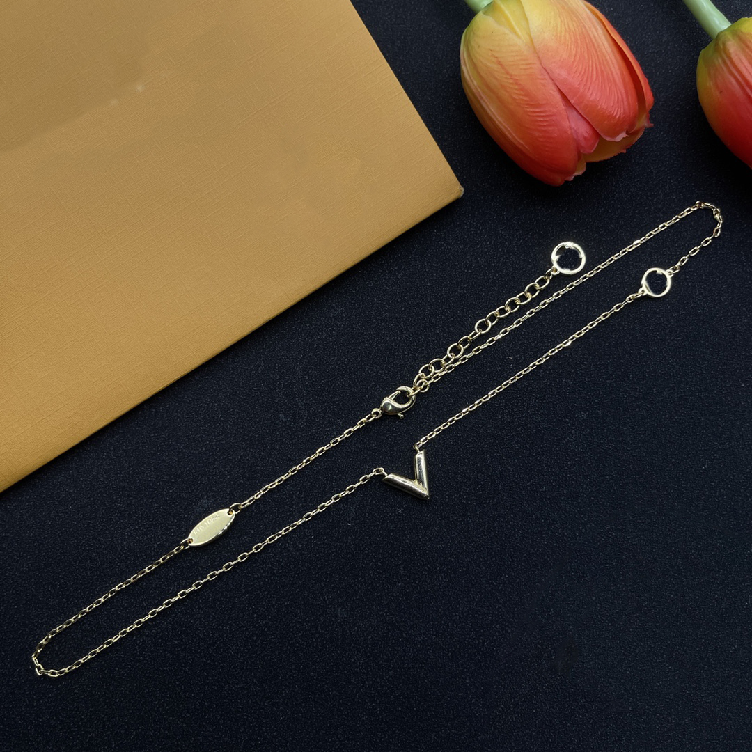 Women Luxury Designer Pendant Necklaces Louisity Brand Fashion Jewelry Metal Letter Viutonity Crystal For Woman Trend Chains Necklace cjeweler
Women Luxury Designer Pendant Necklaces Louisity Brand Fashion Jewelry Metal Letter Viutonity Crystal For Woman Trend Chains Necklace cjeweler