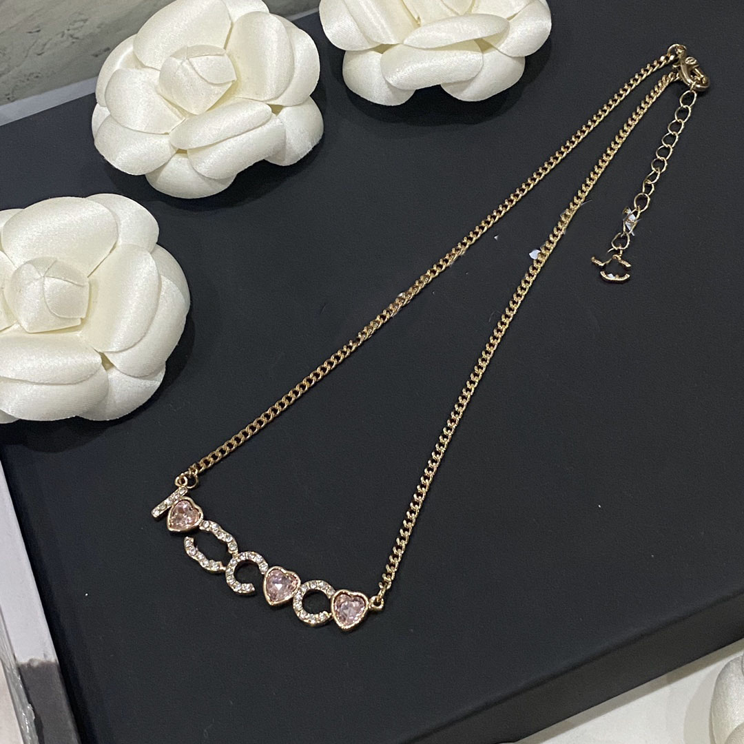 Womens Designer Brand Letter Pendant Necklaces Chains Copper Luxury Heart Crystal Collar Chain Geometric 18K Gold Plated Sweater Necklace Jewelry Accessories
Womens Designer Brand Letter Pendant Necklaces Chains Copper Luxury Heart Crystal Collar Chain Geometric 18K Gold Plated Sweater Necklace Jewelry Accessories