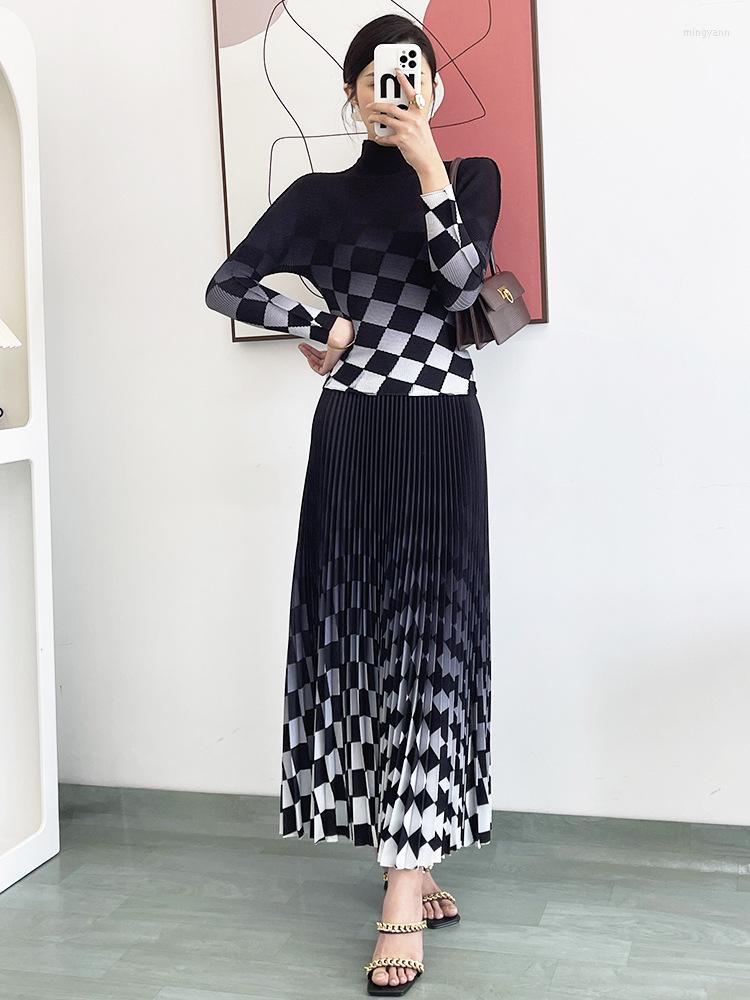 Women's T Shirts Pleated Printed Skirt Suit Women's Spring Miyake Black And White Plaid Gradient Design Two-piece Set, Picture color
Women's T Shirts Pleated Printed Skirt Suit Women's Spring Miyake Black And White Plaid Gradient Design Two-piece Set, Picture color