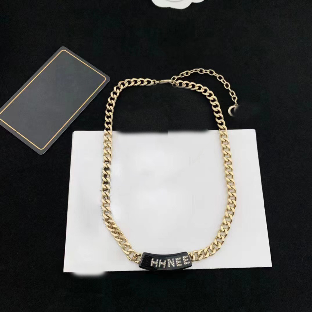 Designer Brand Letter Pendant Necklaces Luxury Women Big Small Pearl Crystal Collar Chain Never Fading Brass Copper Real Gold Plated Necklace Jewelry Accessories
Designer Brand Letter Pendant Necklaces Luxury Women Big Small Pearl Crystal Collar Chain Never Fading Brass Copper Real Gold Plated Necklace Jewelry Accessories
