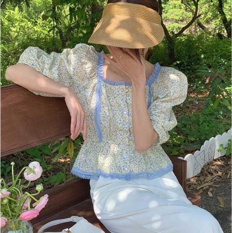 Floral Lace Puff Sleeve Blouse: Korean-Inspired Square Neckline for Women, Apricot
Floral Lace Puff Sleeve Blouse: Korean-Inspired Square Neckline for Women, Apricot