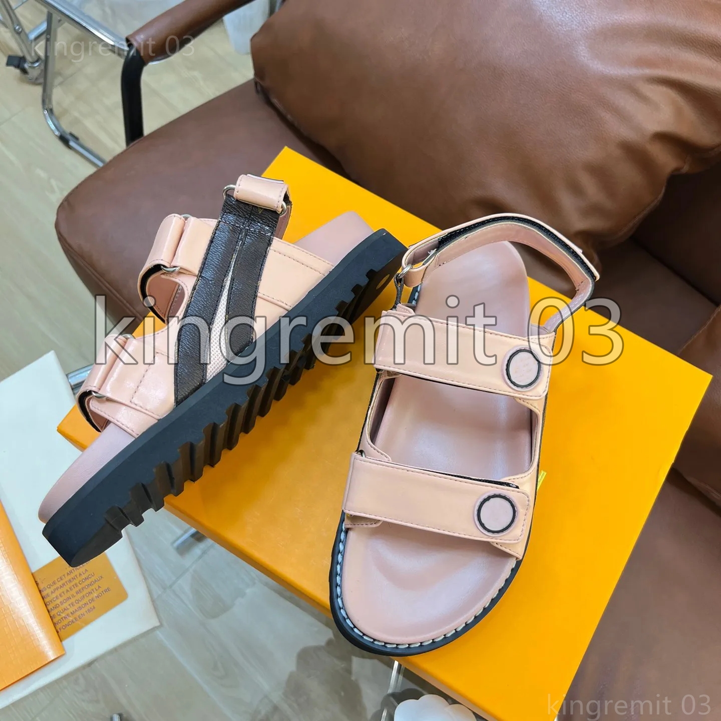 Designer Sandals Women Comfort Sandal Buckle Leather Slides Loafers Casual Shoes Presbyopia Flat Shoes Paseo Sandals Platform Shoes With Box
Designer Sandals Women Comfort Sandal Buckle Leather Slides Loafers Casual Shoes Presbyopia Flat Shoes Paseo Sandals Platform Shoes With Box