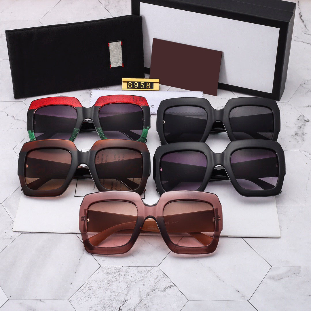 Luxury designer sunglasses for men womans sunglasses PC lens full frame UV400 sun proof womens fashion glasses luxury letter G oversized summer leisure wild style
Luxury designer sunglasses for men womans sunglasses PC lens full frame UV400 sun proof womens fashion glasses luxury letter G oversized summer leisure wild style