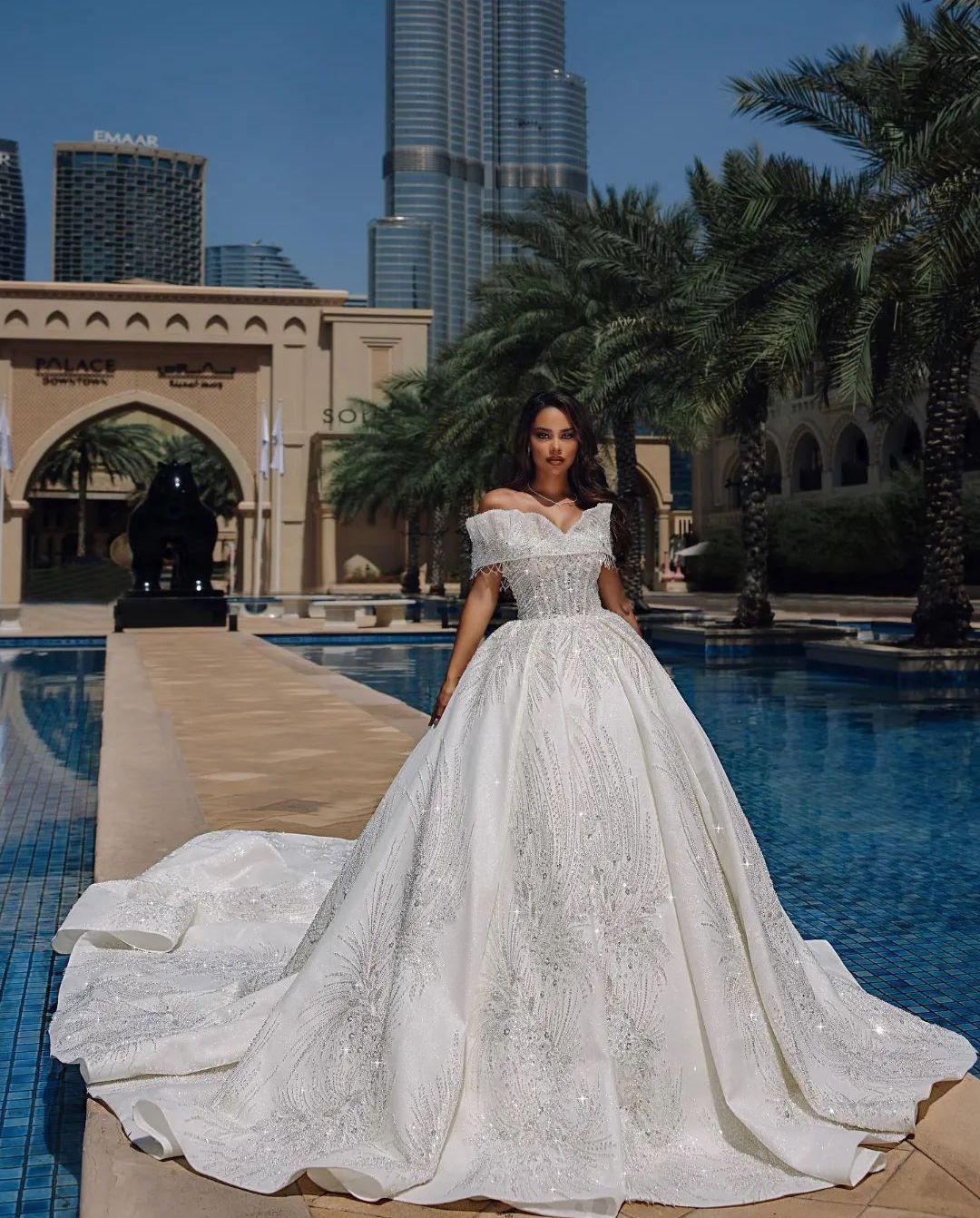 Luxury Ball Gown Wedding Dresses Sleeveless V Neck Off Shoulder Sequins Appliques Ruffles Bridal Gowns 3D Lace Formal Dress Plus Size Custom Made Vest
