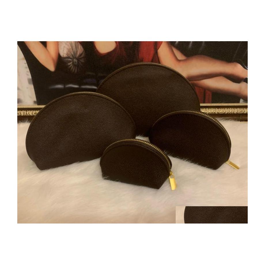 Wallets 4Pcs/Set Women Cosmetic Bags Famous Makeup Bag Designer Travel Pouch Make Up Ladies Cluch Purses Organizador Toiletry Drop D Dh9Ej
Wallets 4Pcs/Set Women Cosmetic Bags Famous Makeup Bag Designer Travel Pouch Make Up Ladies Cluch Purses Organizador Toiletry Drop D Dh9Ej