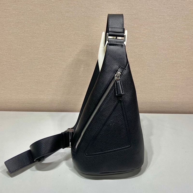 Top Designer mens bag 2VZ098 Mens fashion pocket bag Vintage leather shoulder bag Light and practical chest bag purse card bag, White
Top Designer mens bag 2VZ098 Mens fashion pocket bag Vintage leather shoulder bag Light and practical chest bag purse card bag, White