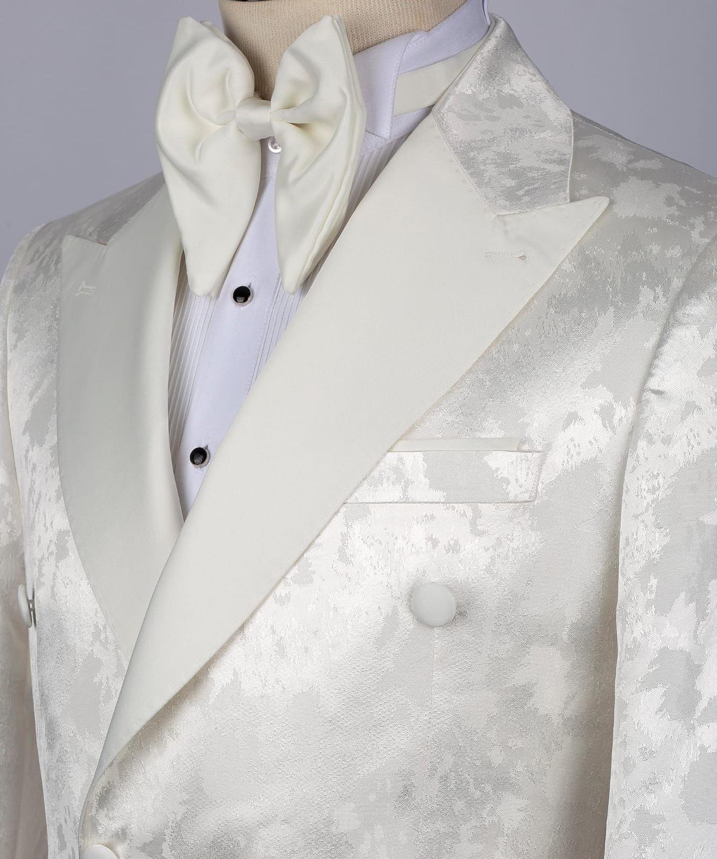 One Piece Wedding Tuxedos Men Suits Handsome Applicants Shawl Lapel Suit Plaid Double Breasted Three Packets Customized Pockets Multi-scenario Coat Ca