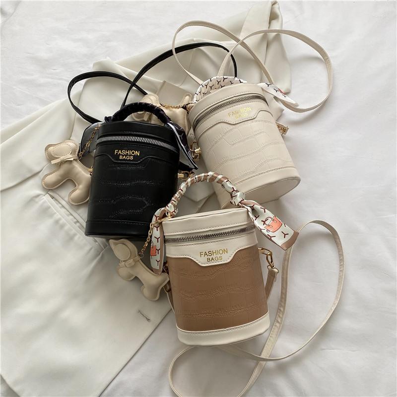 Evening Bags Retro Fashion Lady Handbag 2023 Crocodile Pattern Cylindrical Crossbody Simple Personality Silk Scarf Portable
Evening Bags Retro Fashion Lady Handbag 2023 Crocodile Pattern Cylindrical Crossbody Simple Personality Silk Scarf Portable