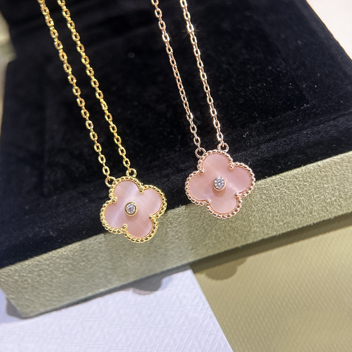 four leaf clover necklace Natural Shell Gemstone 925 silver designer for woman T0P Advanced Materials fashion classic style gift for girlfriend with box 002
four leaf clover necklace Natural Shell Gemstone 925 silver designer for woman T0P Advanced Materials fashion classic style gift for girlfriend with box 002