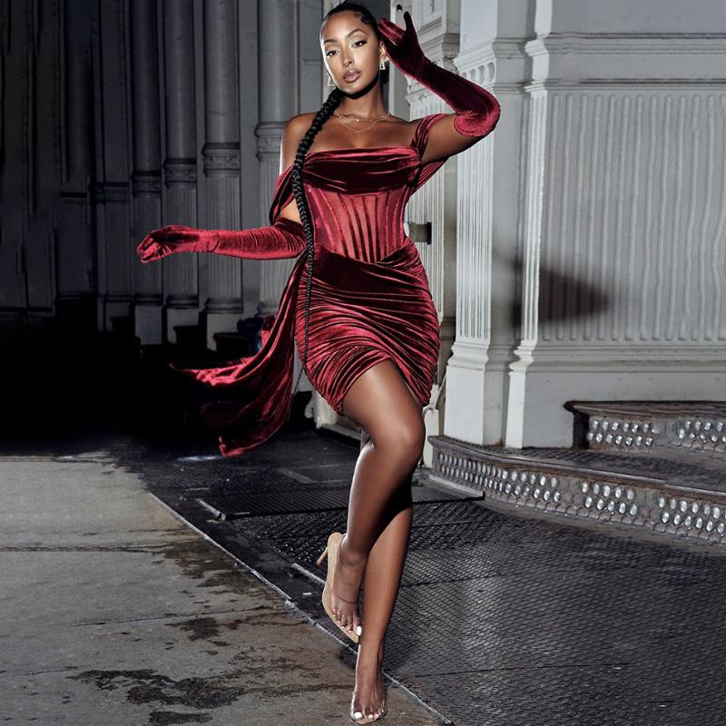 Casual Dresses Tube Top Fish Bone Waist Zipper Folds Irregular Tight-fitting Mini Sexy Ladies Christmas Cocktail Wine Red Velvet Dress, Gloves
Casual Dresses Tube Top Fish Bone Waist Zipper Folds Irregular Tight-fitting Mini Sexy Ladies Christmas Cocktail Wine Red Velvet Dress, Gloves