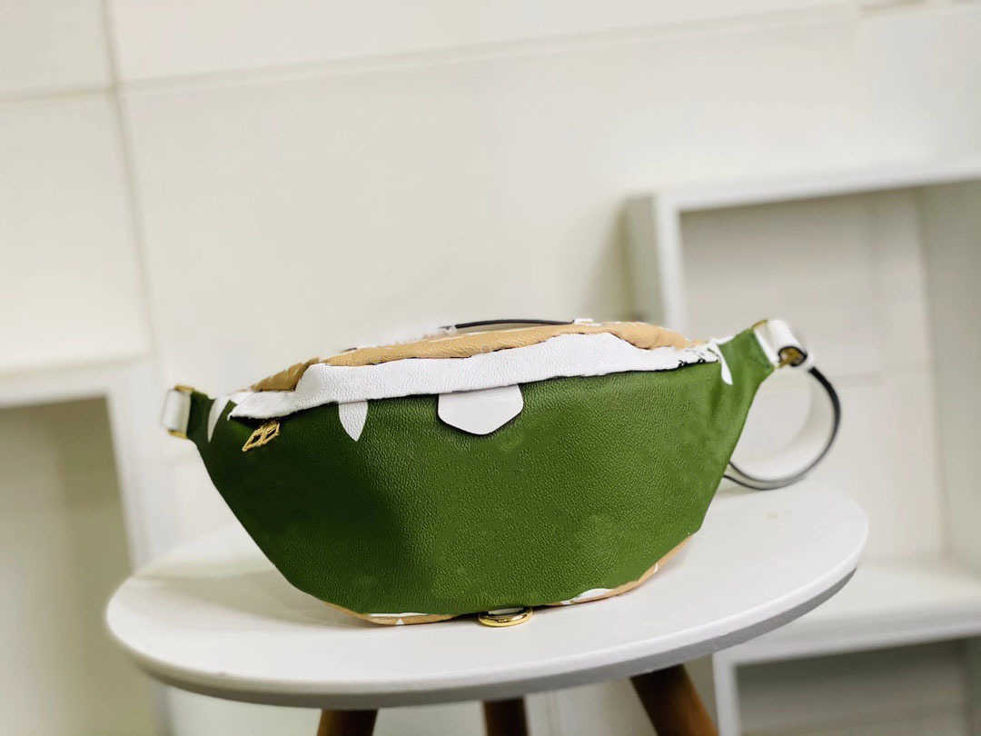 Designer bag Bumbag Cross Body Waist Bags Temperament Bumbags Fanny Pack Bum embossing flowers Famous soft leather Luxurys designers bags, Black and grey plaid
Designer bag Bumbag Cross Body Waist Bags Temperament Bumbags Fanny Pack Bum embossing flowers Famous soft leather Luxurys designers bags, Black and grey plaid