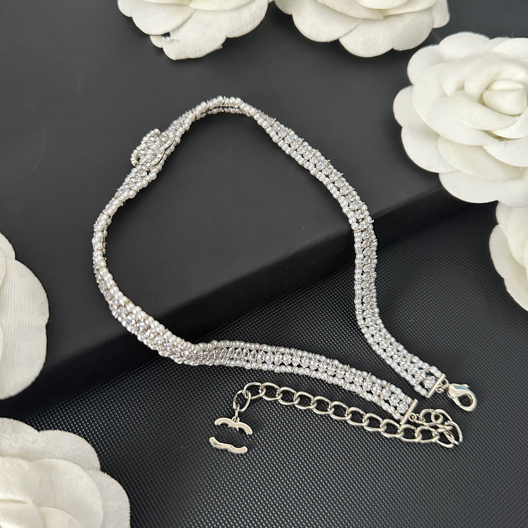 Luxury Designer Jewelry Letter Pendant Women Silver Crystal Collar Chain Brass Copper Real Gold Plated Sweater Necklace Accessories
Luxury Designer Jewelry Letter Pendant Women Silver Crystal Collar Chain Brass Copper Real Gold Plated Sweater Necklace Accessories