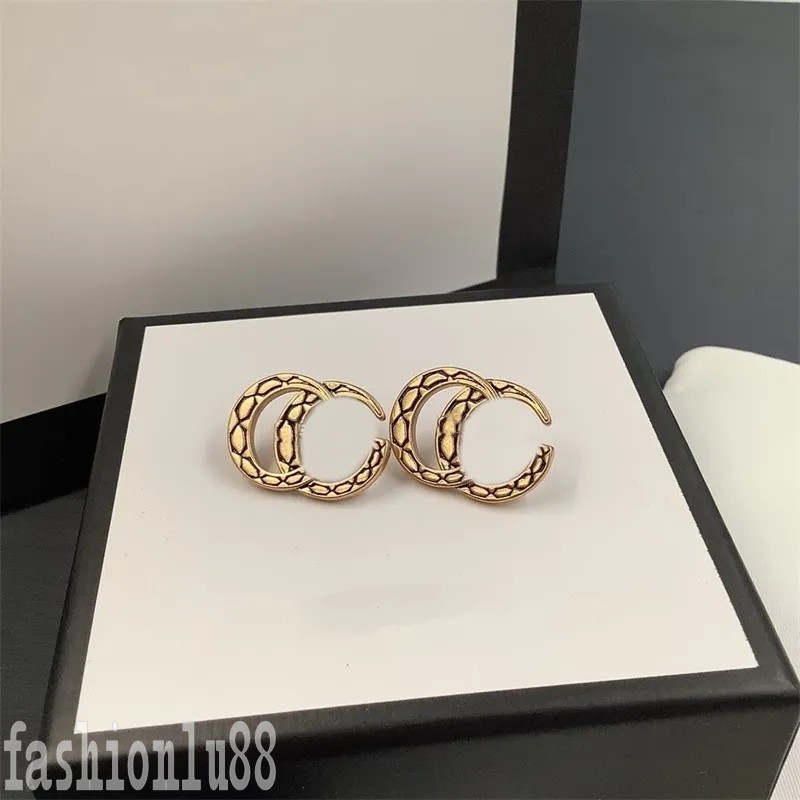 Solid color love earring letters plated silver earrings for lady party fashion mini size classic shape orecchini heart shape designer studs earing creative E23
Solid color love earring letters plated silver earrings for lady party fashion mini size classic shape orecchini heart shape designer studs earing creative E23