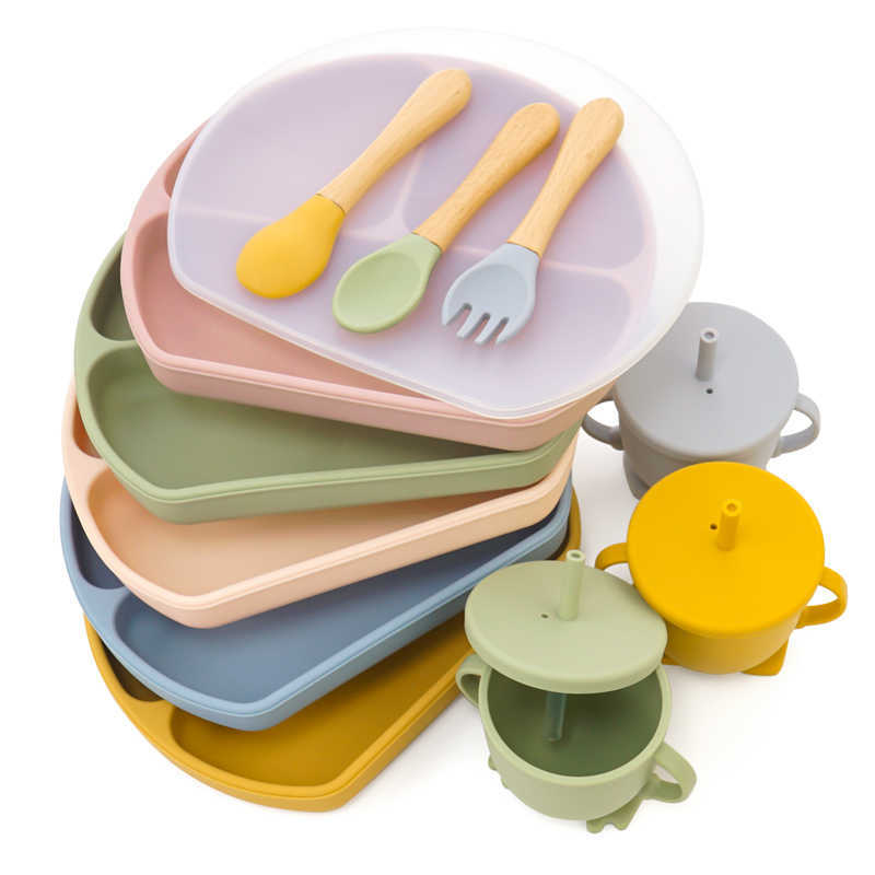 Cups Dishes Utensils BPA Free Baby Accessories Feeding Silicone Children's Tableware Food Tray Waterproof Bowl Dishes Plates Straw Cup Spork Sets AA230413
Cups Dishes Utensils BPA Free Baby Accessories Feeding Silicone Children's Tableware Food Tray Waterproof Bowl Dishes Plates Straw Cup Spork Sets AA230413