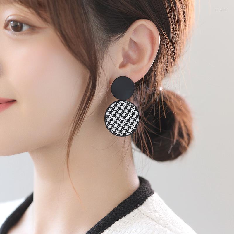 Dangle Earrings Houndstooth Black White Round 2023 Trendy Korean Temperament Autumn Winter Large Pendant Vintage Jewelry
Dangle Earrings Houndstooth Black White Round 2023 Trendy Korean Temperament Autumn Winter Large Pendant Vintage Jewelry