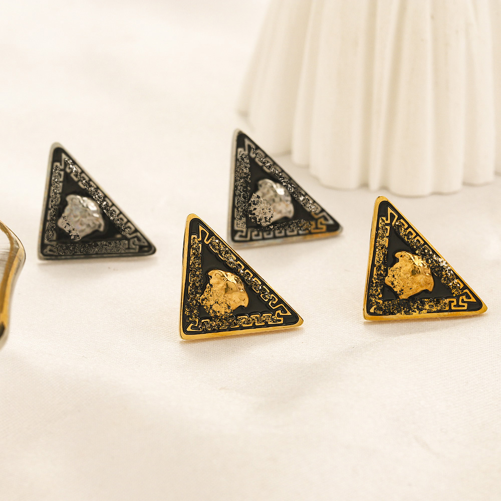 Fashion Women Plated 18K Gold Stainless Steel Designer Ear Stud Earrings Brand Designers Triangle Geometry Letters Earring Wedding Party Jewerlry
Fashion Women Plated 18K Gold Stainless Steel Designer Ear Stud Earrings Brand Designers Triangle Geometry Letters Earring Wedding Party Jewerlry