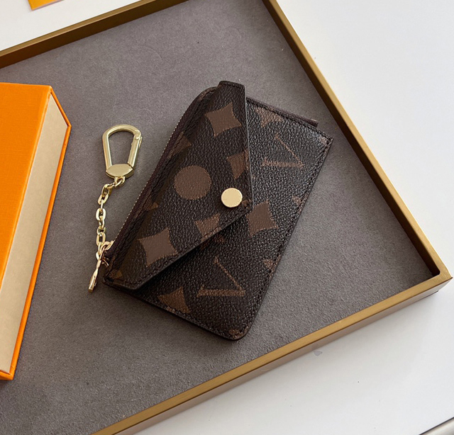 Fashion designer wallets luxury Recto Verso purses high-quality embossed flower letter mens womens credit card holders ladies short money clutch bag with box, 69431#embossed monograms
Fashion designer wallets luxury Recto Verso purses high-quality embossed flower letter mens womens credit card holders ladies short money clutch bag with box, 69431#embossed monograms