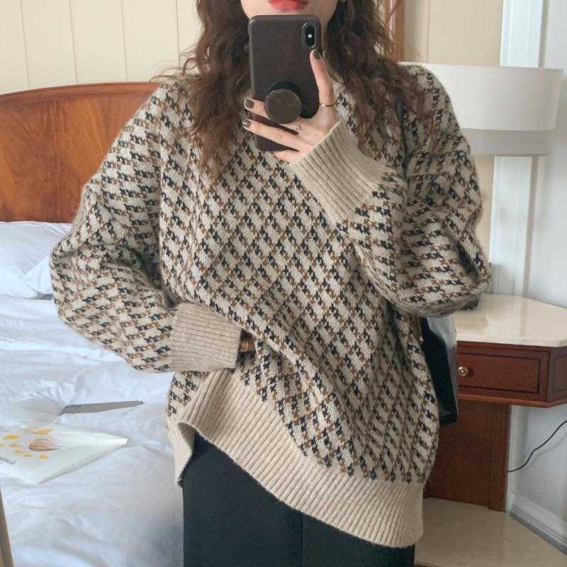 Retro Rhombus Plaid Sweater: Cozy Turtleneck, Lazy Style for Women's Autumn and Winter Wardrobe, Apricot
Retro Rhombus Plaid Sweater: Cozy Turtleneck, Lazy Style for Women's Autumn and Winter Wardrobe, Apricot