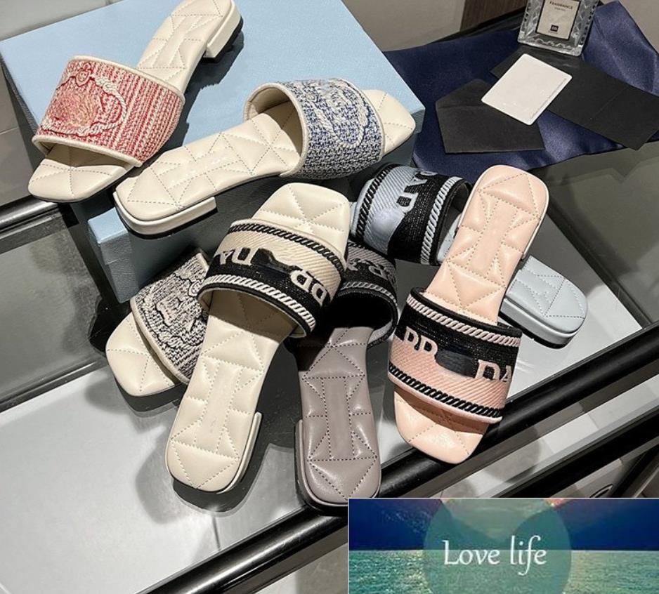 Classic Letter Embroidered Flat Slippers Spring/Summer New One-Strap Sandals for Women Everyday Joker Beach Outerwear Quality, 00
Classic Letter Embroidered Flat Slippers Spring/Summer New One-Strap Sandals for Women Everyday Joker Beach Outerwear Quality, 00