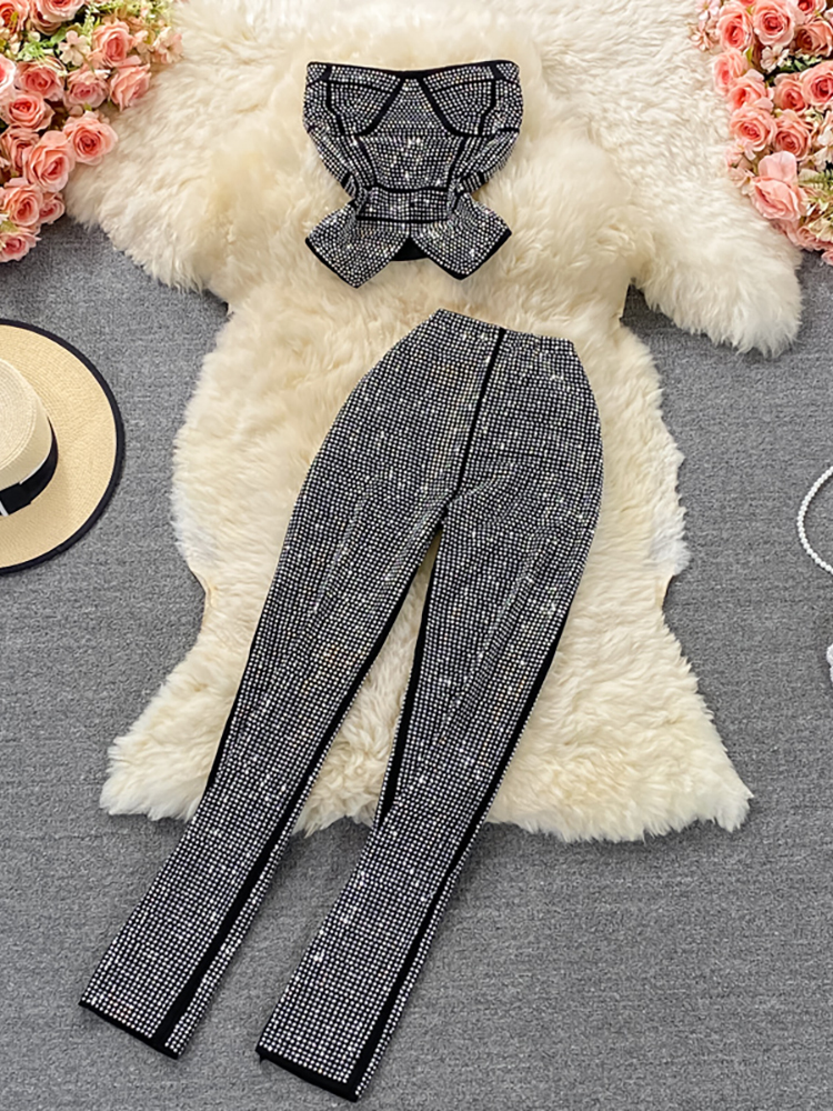 Women's Tracksuits Sexy Women Black White Diamonds Two Piece Set Party Slash Neck Off Shoulder Camis Tops High Waist Pants Female Suit Autumn 230413
Women's Tracksuits Sexy Women Black White Diamonds Two Piece Set Party Slash Neck Off Shoulder Camis Tops High Waist Pants Female Suit Autumn 230413