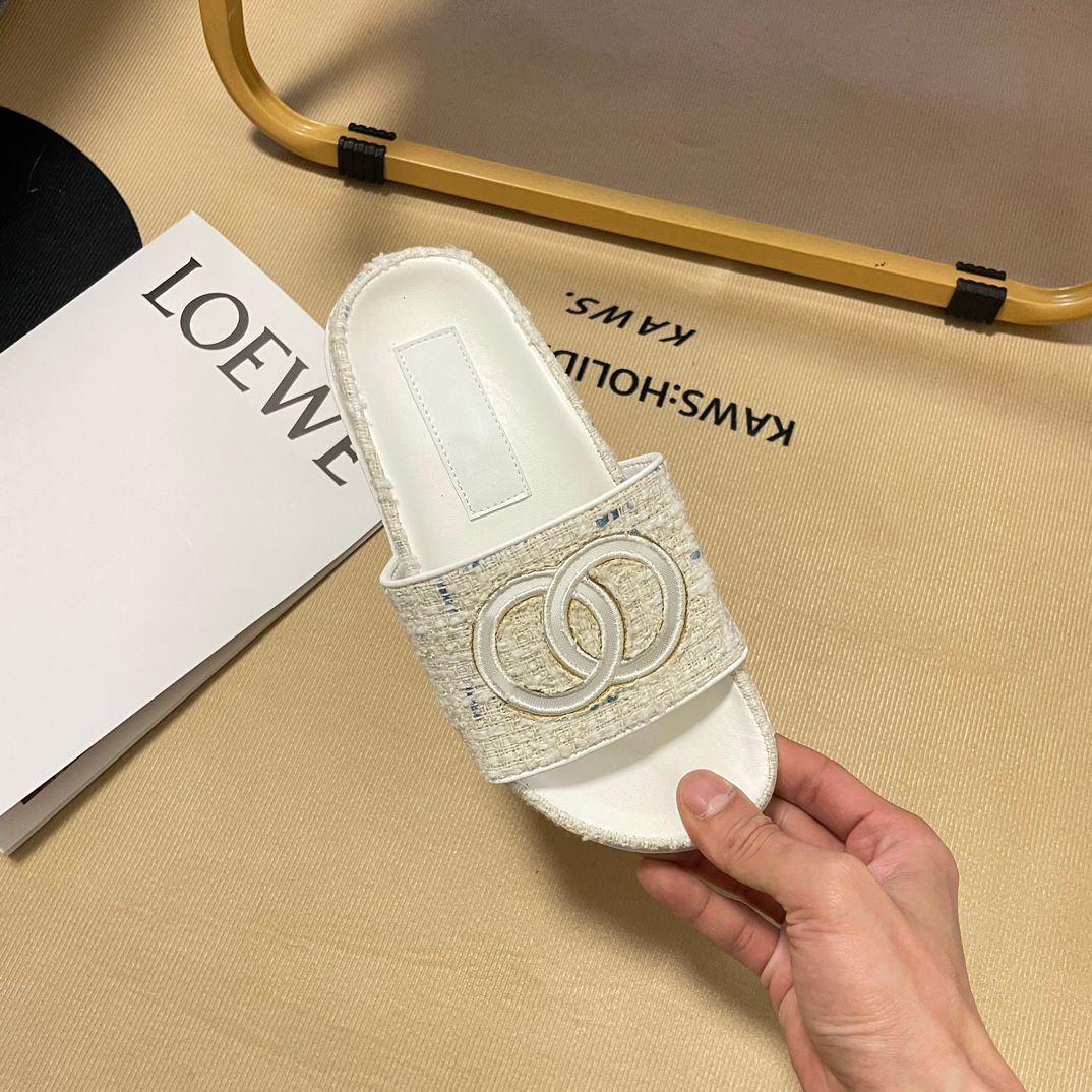 Paris Embroidered Dazzle Designer Slippers Womens Sandals Summer Beach Stripes Casual Flat Slippers Sliders women ladies flip flops Embroidery letters EUR 35-40
Paris Embroidered Dazzle Designer Slippers Womens Sandals Summer Beach Stripes Casual Flat Slippers Sliders women ladies flip flops Embroidery letters EUR 35-40