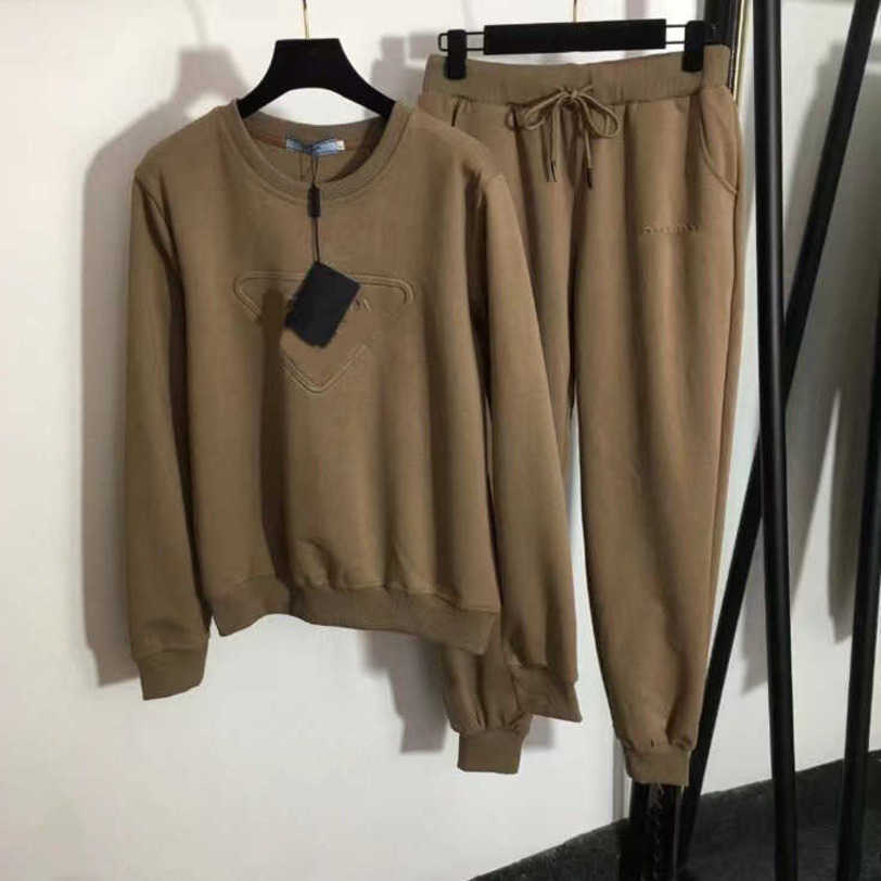 23ss Womens Tracksuits womens designer clothing Three-dimensional letter long-sleeved pullover hoodie elastic waist casual sweatpants set Women Clothes a1
23ss Womens Tracksuits womens designer clothing Three-dimensional letter long-sleeved pullover hoodie elastic waist casual sweatpants set Women Clothes a1