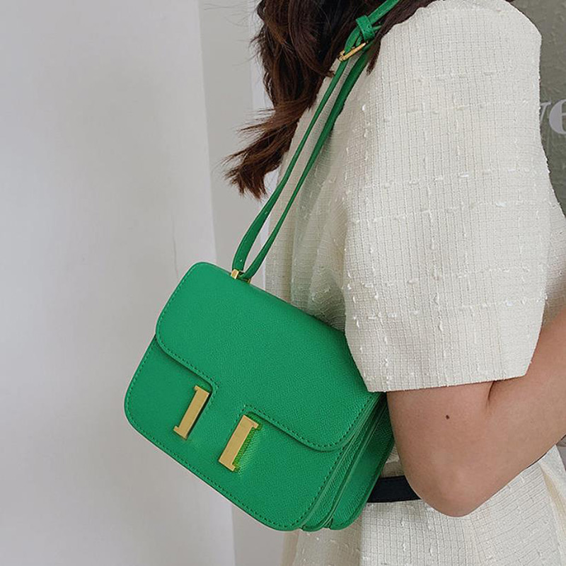 New crossbody bag Single Shoulder Small Square Bag for Women 2023 Fashion handbag classic H Buckle Korean Edition Solid Color Womens Bags, White
New crossbody bag Single Shoulder Small Square Bag for Women 2023 Fashion handbag classic H Buckle Korean Edition Solid Color Womens Bags, White