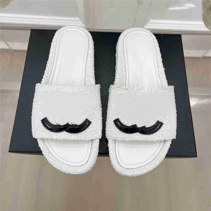 Fashion Slippers 2023 Channel Luxury design summer flip-flops for men and women Thick soled leather rubber lettering logo casual cartoon flat beach slippers 06-07
Fashion Slippers 2023 Channel Luxury design summer flip-flops for men and women Thick soled leather rubber lettering logo casual cartoon flat beach slippers 06-07