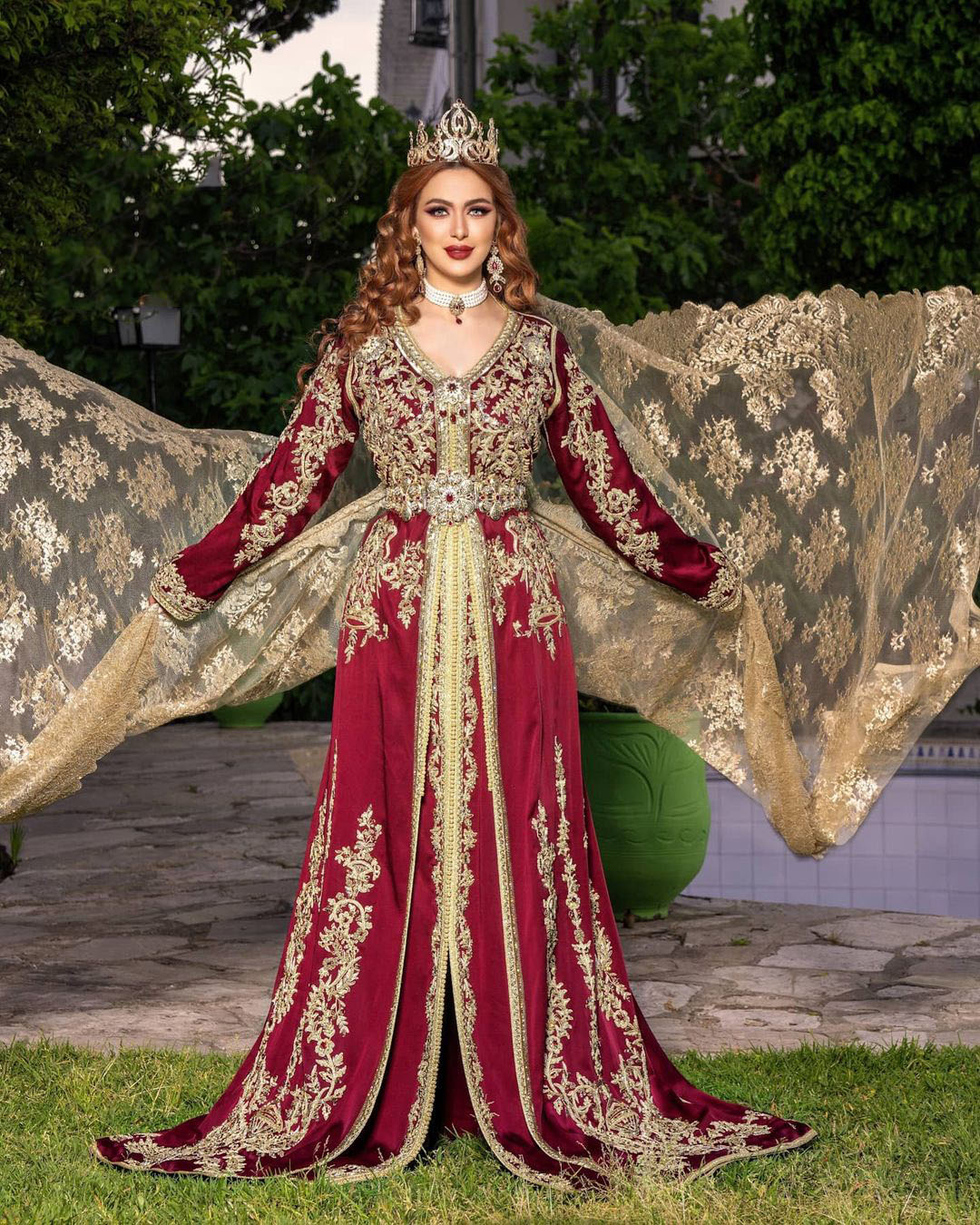 Elegant Burgundy Kaftan Moroccan Formal Evening Dresses With Gold Lace Appliques Regular Long Sleeves Saudi Arabic Prom Dress Traditional Mariage Wome
